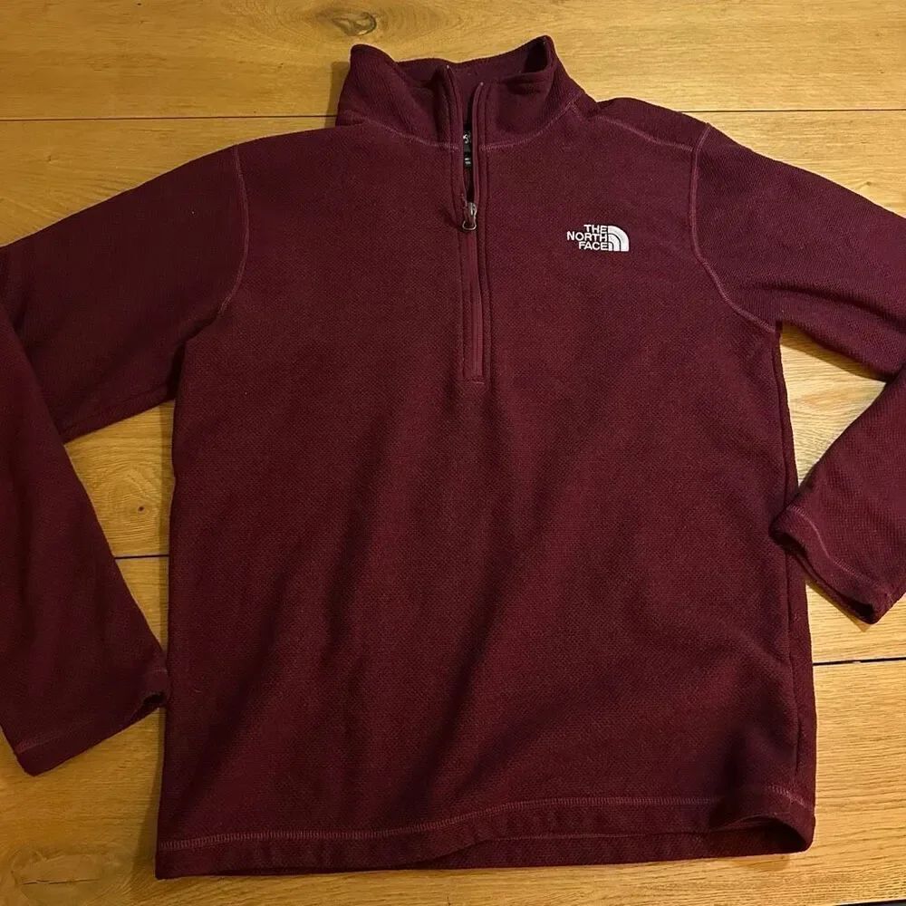 The North Face men’s 1/4 zip maroon medium pullover